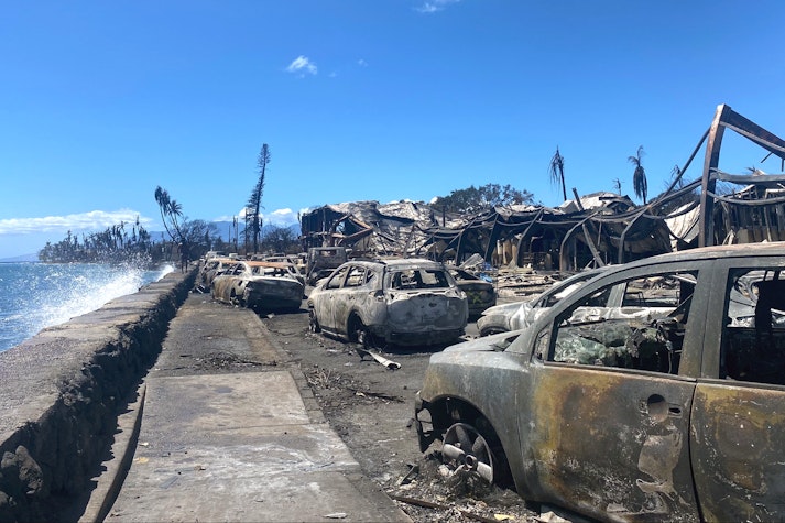 Masini distruse de incendiul din Hawaii, august 2023