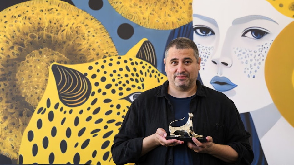 Radu Jude a câștigat premiul juriului la Festivalul de la Locarno. Filmul  ”Nu aștepta prea mult de la sfârșitul lumii” a avut cronici pozitive în  presa internațională
