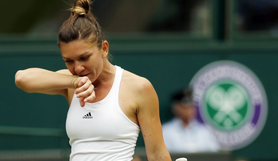 simona halep in echipament alb la wimbledon in 2016