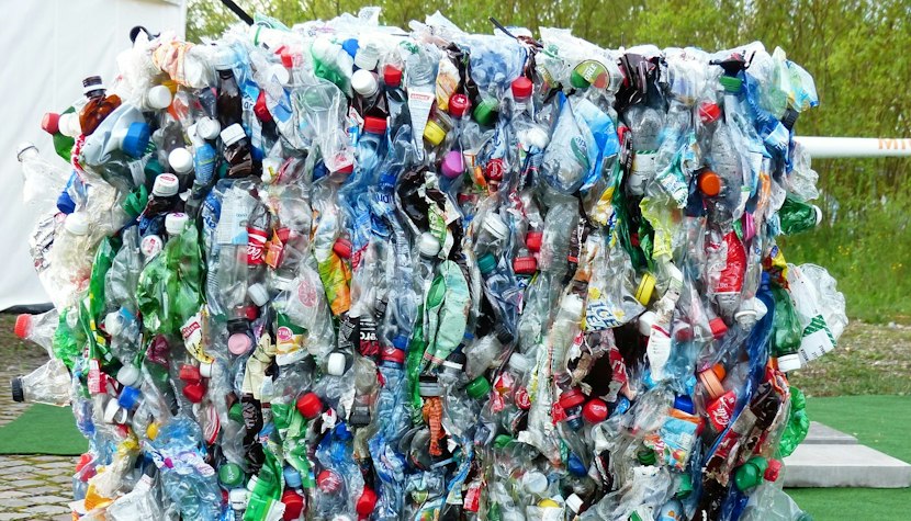 Microplasticele sunt particule mici de plastic care au o lungime mai mică de 5 mm plastic