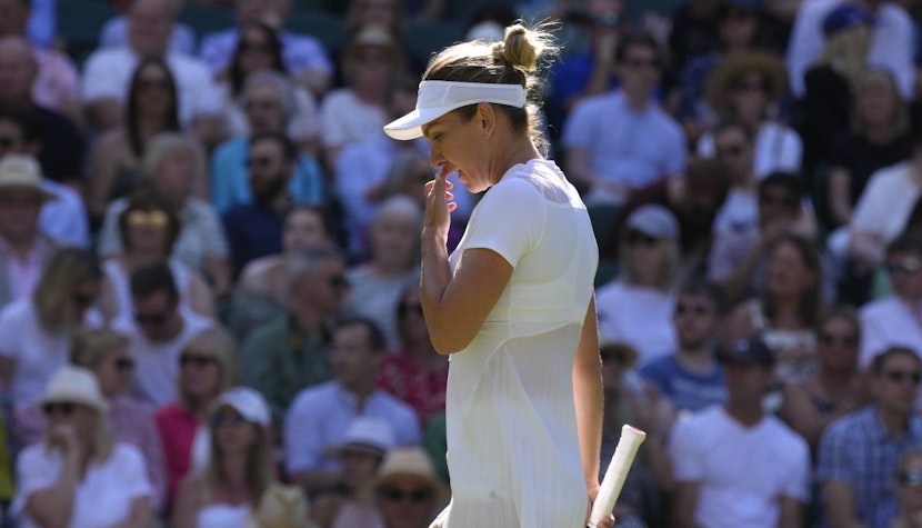 Simona Halep, suspendată patru ani pentru dopaj simona halep in echipament alb