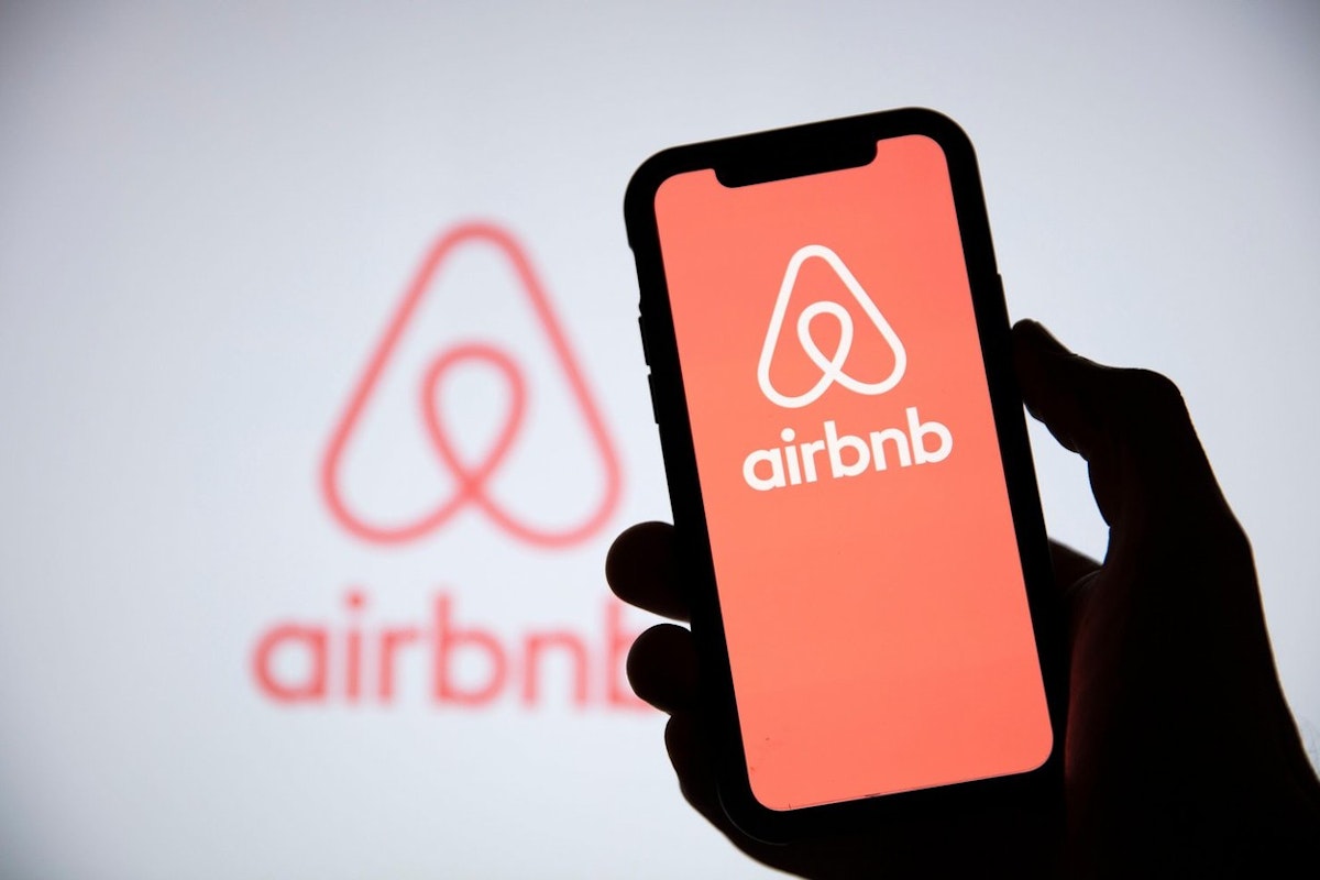 UE vrea reguli clare pentru limitarea Airbnb în orașele aglomerate