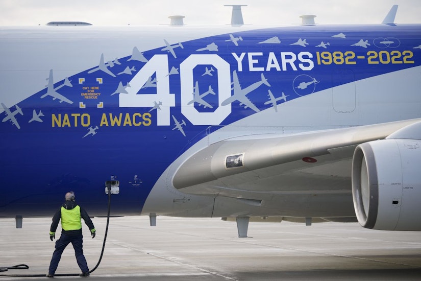 NATO înlocuiește vechile avioane
