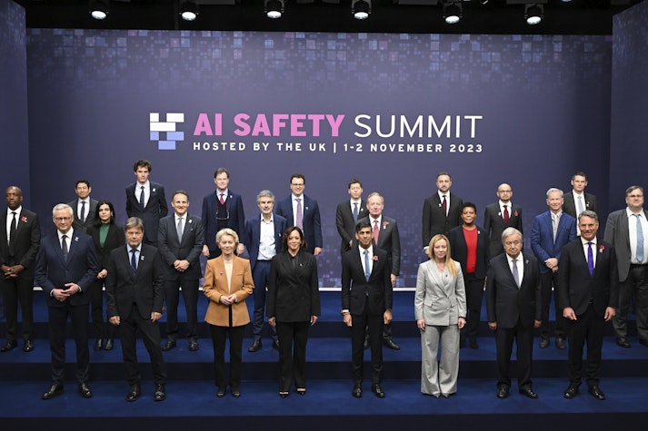 Liderii lumii, adunați la un summit privind Inteligența Artificială