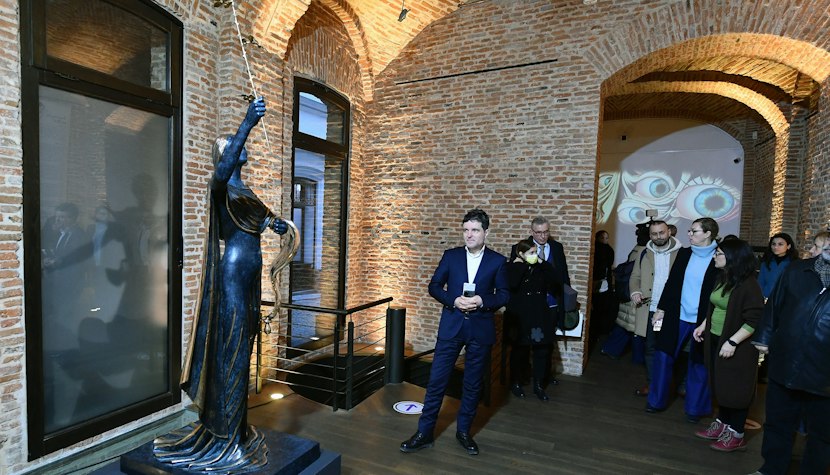 Expoziția lui Salvador Dali în București. Primarul Capitalei Nicușor Dan, la avanpremieră salvador dali
