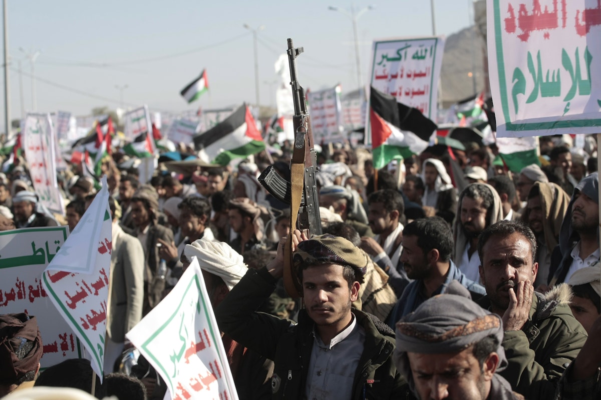 Rebelii Houthi promit o „escaladare totală”, după ce Arabia Saudită a lansat o coaliție în Marea Roșie