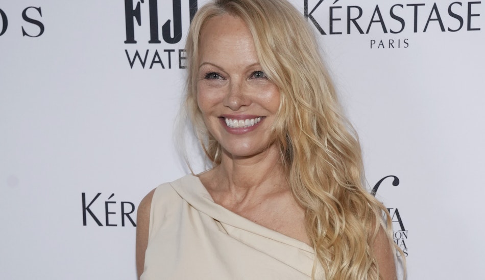 Pamela Anderson îndeamnă femeile să renunțe la machiaj.
