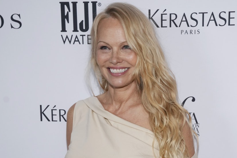 Pamela Anderson îndeamnă femeile să renunțe la machiaj.