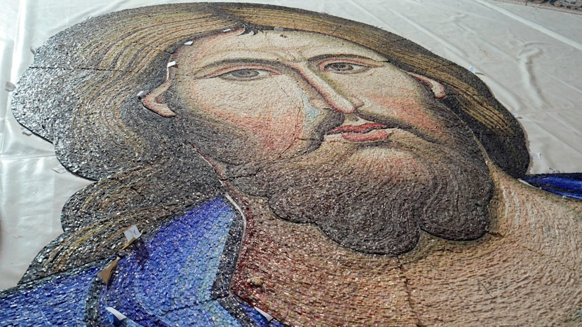 Montarea icoanei Pantocrator în turla principală a Catedralei Mântuirii Neamului a început luni
