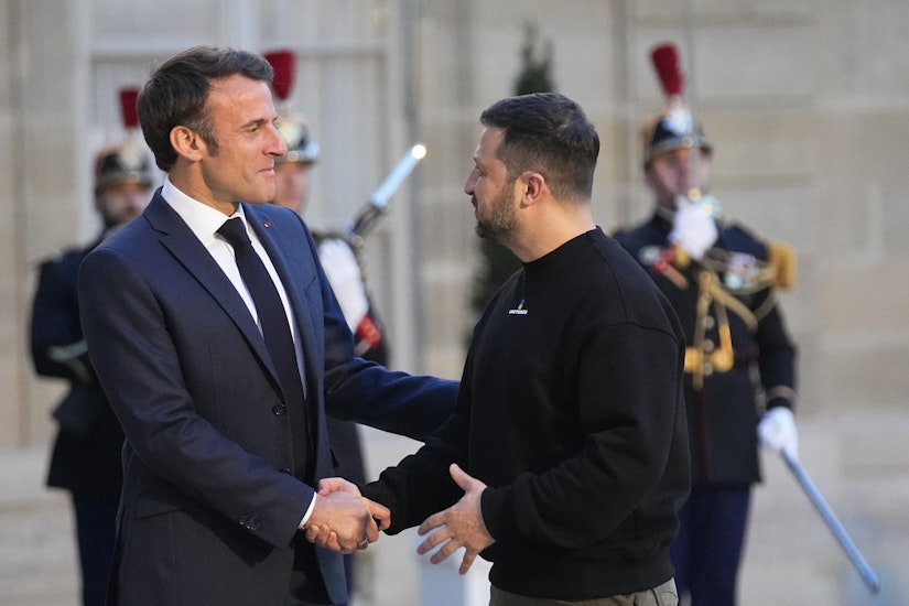 Emmanuel Macron, alături de Volodimir Zelenski