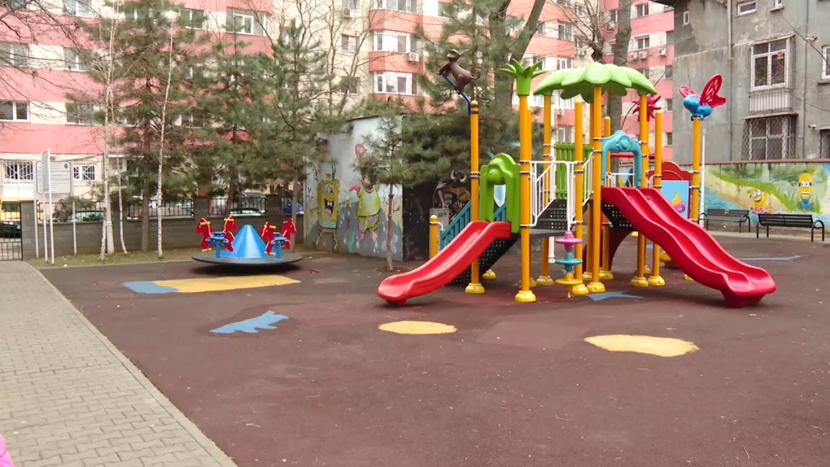 Proiect: Toate spațiile de joacă din România să fie special adaptate copiilor cu dizabilități