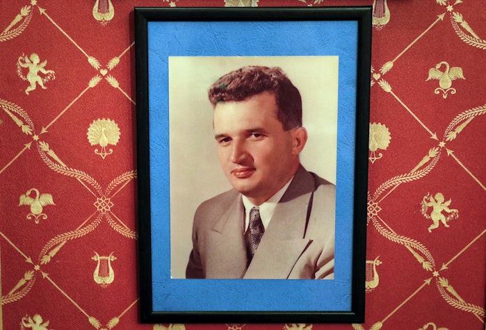 Senatul Universității din București i-a retras titlul de Doctor Honoris Causa lui Nicolae Ceaușescu