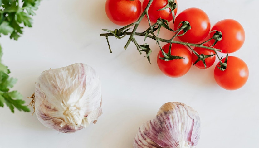 Producătorii de tomate și usturoi din România vor primi ajutoare în valoare de 37,6 milioane euro