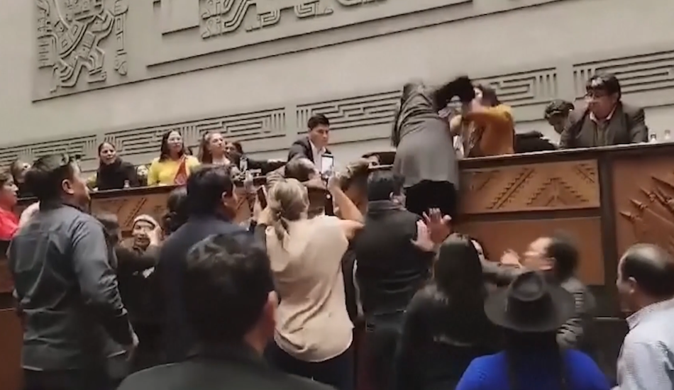 O bătaie a avut loc în timpul dezbaterilor din Parlamentul Boliviei.