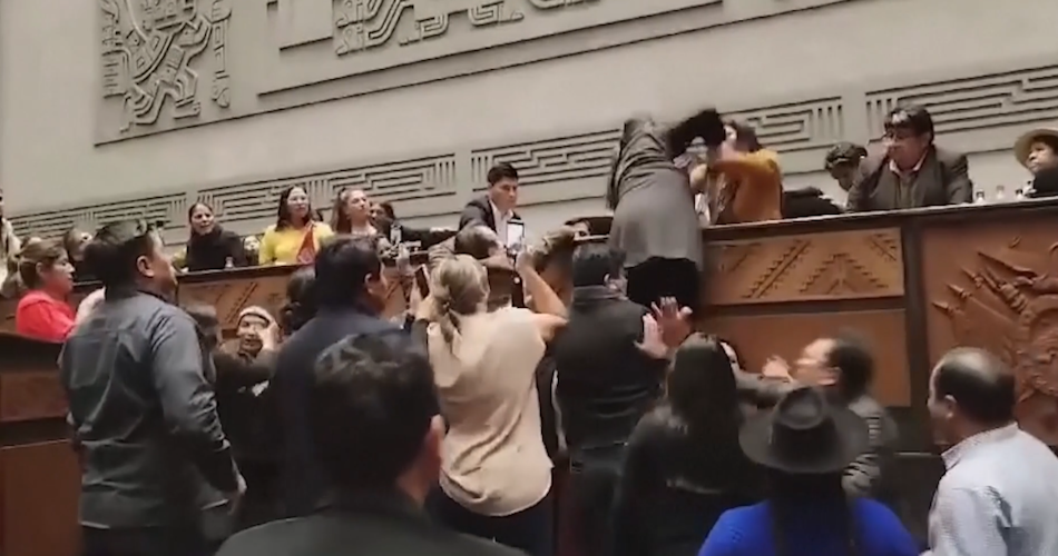 O bătaie a avut loc în timpul dezbaterilor din Parlamentul Boliviei.