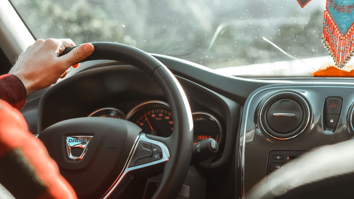 Se scumpesc actele auto din 15 septembrie: permis, certificat de înmatriculare și autorizație provizorie
