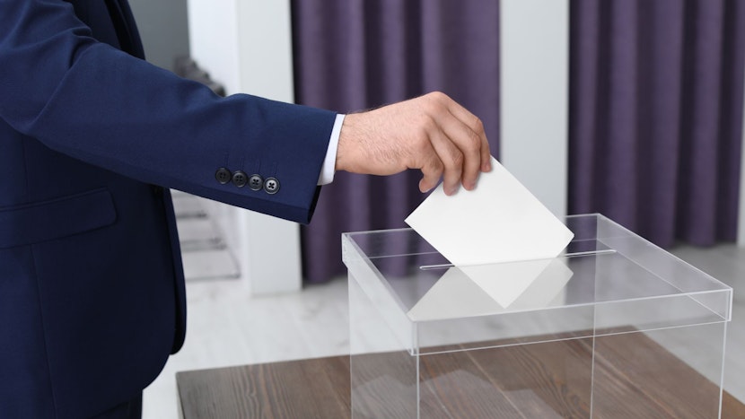 Românii din Diaspora se pot înregistra online pentru a vota la alegerile prezidenţiale