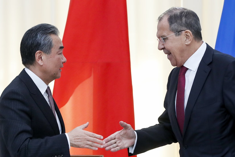 Serghei Lavrov, alături de omologul său chinez Wang Yi