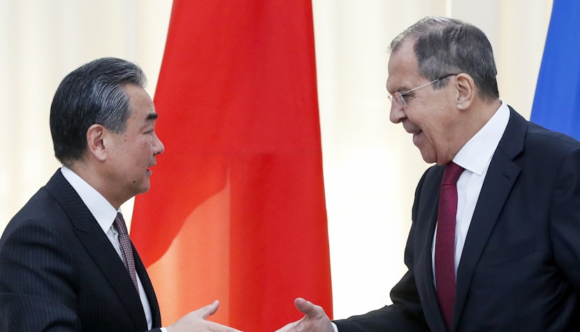 Serghei Lavrov, alături de omologul său chinez Wang Yi