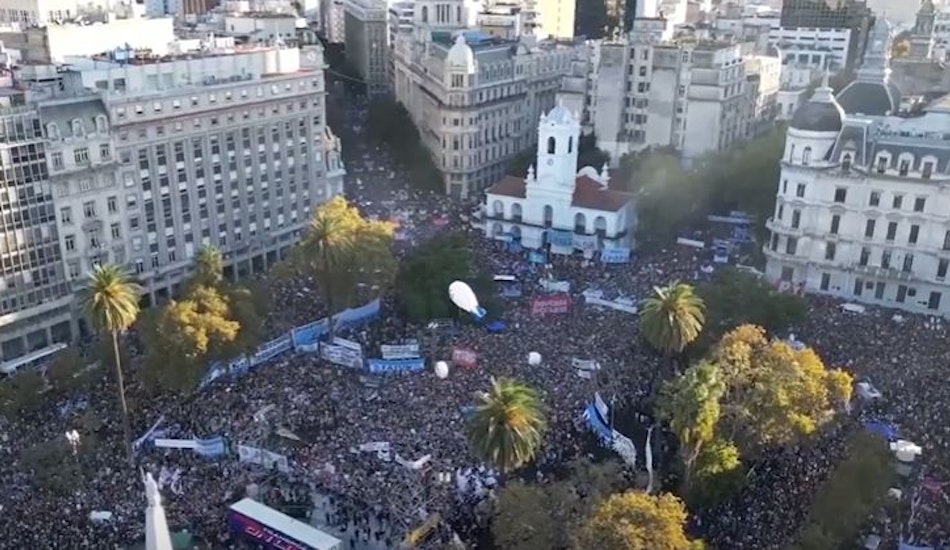 Profesorii și studenții din Argentina au ieșit în stradă