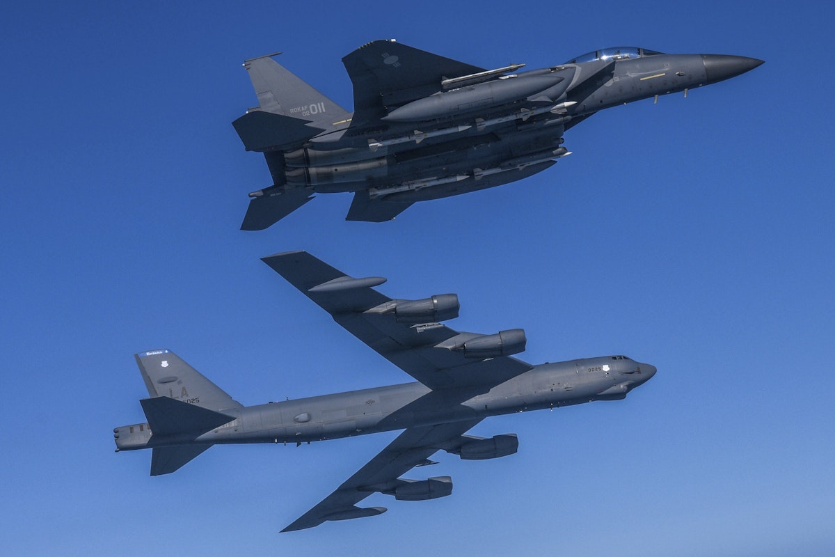 Exerciții militare cu avioane supersonice în România până pe 5 octombrie