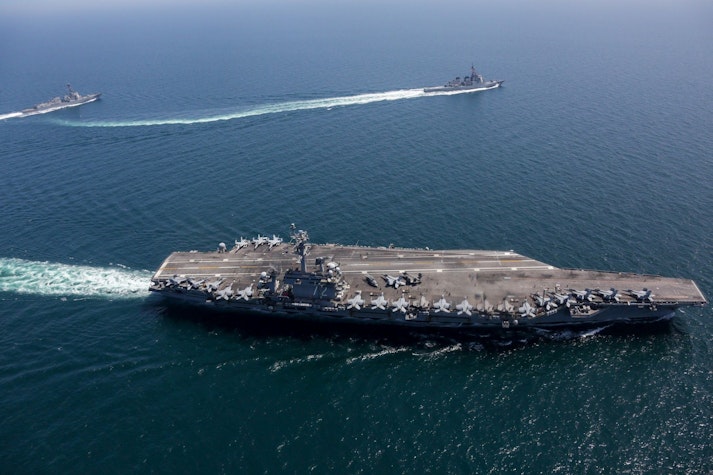 Portavionul USS Abraham Lincoln