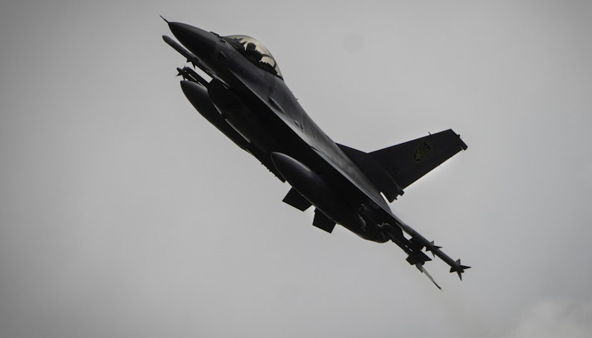 Avion F-16