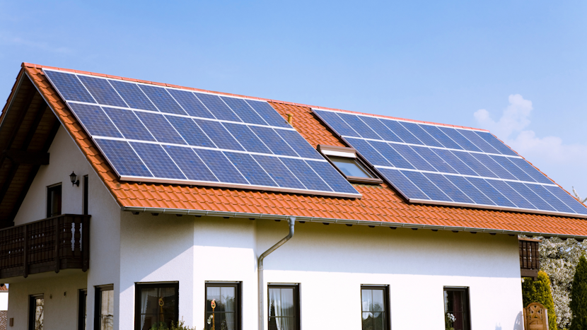 casa cu panouri fotovoltaice
