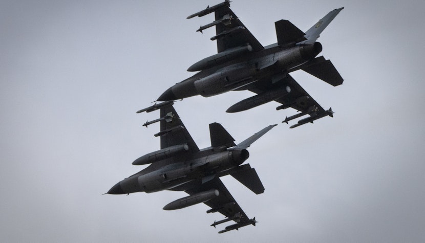 Avioane F-16 pilotate de ucraineni