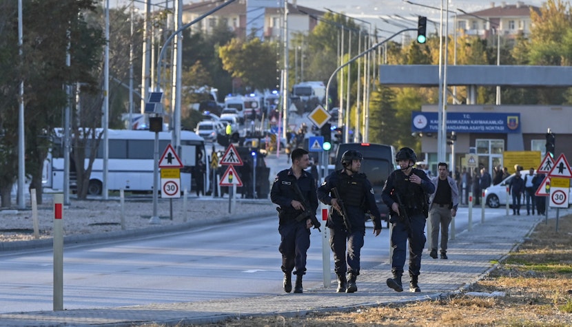 Forțele aeriene turce au lovit ținte ale militanților kurzi în Irak și Siria