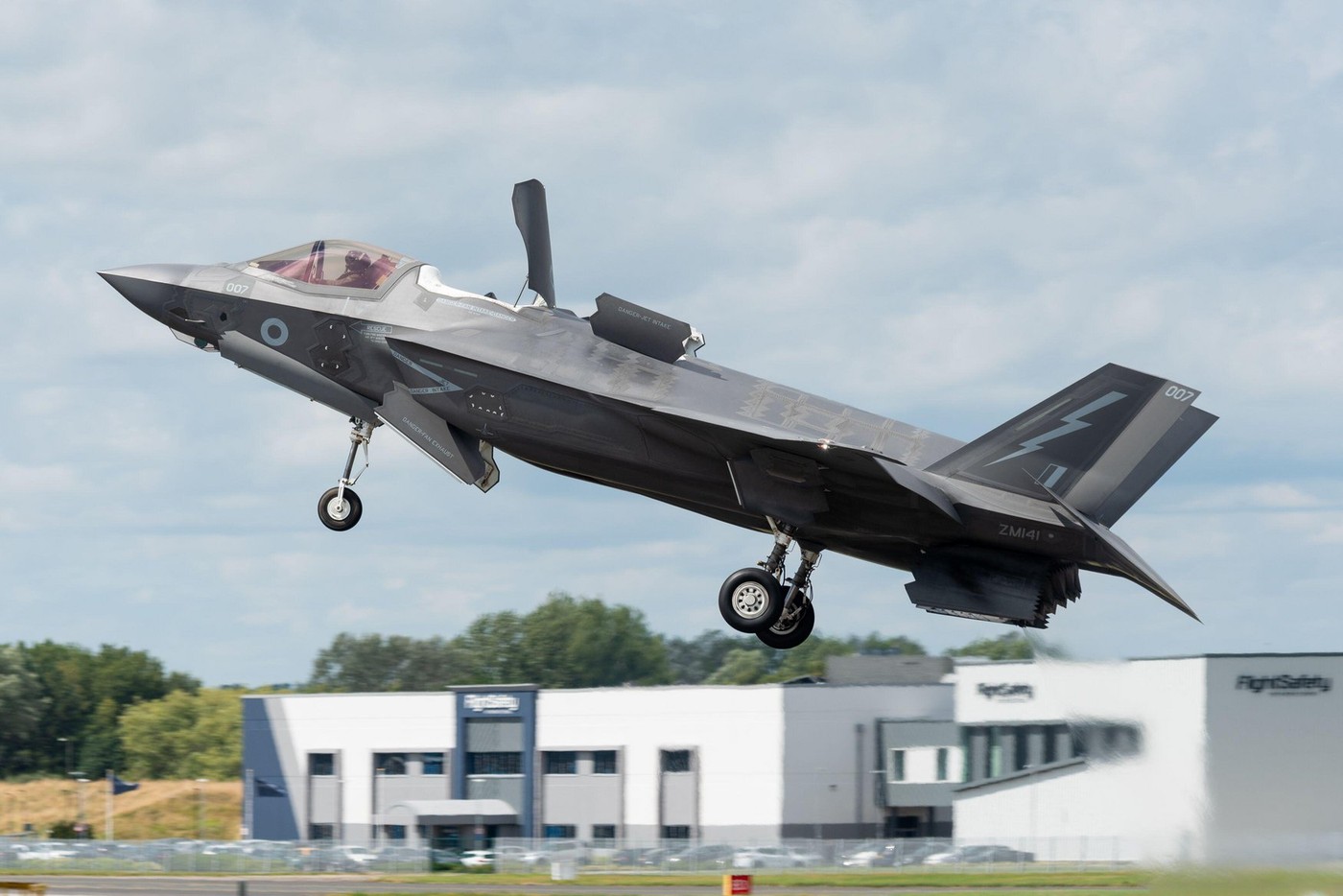 Statele Unite își întăresc prezența militară lângă Iran Statele Unite își întăresc prezența militară lângă Iran