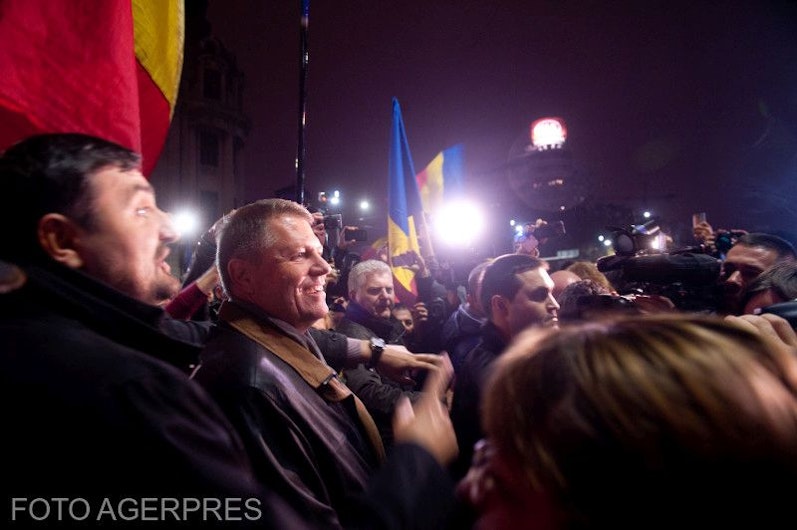 klaus iohannis in piata universitatii