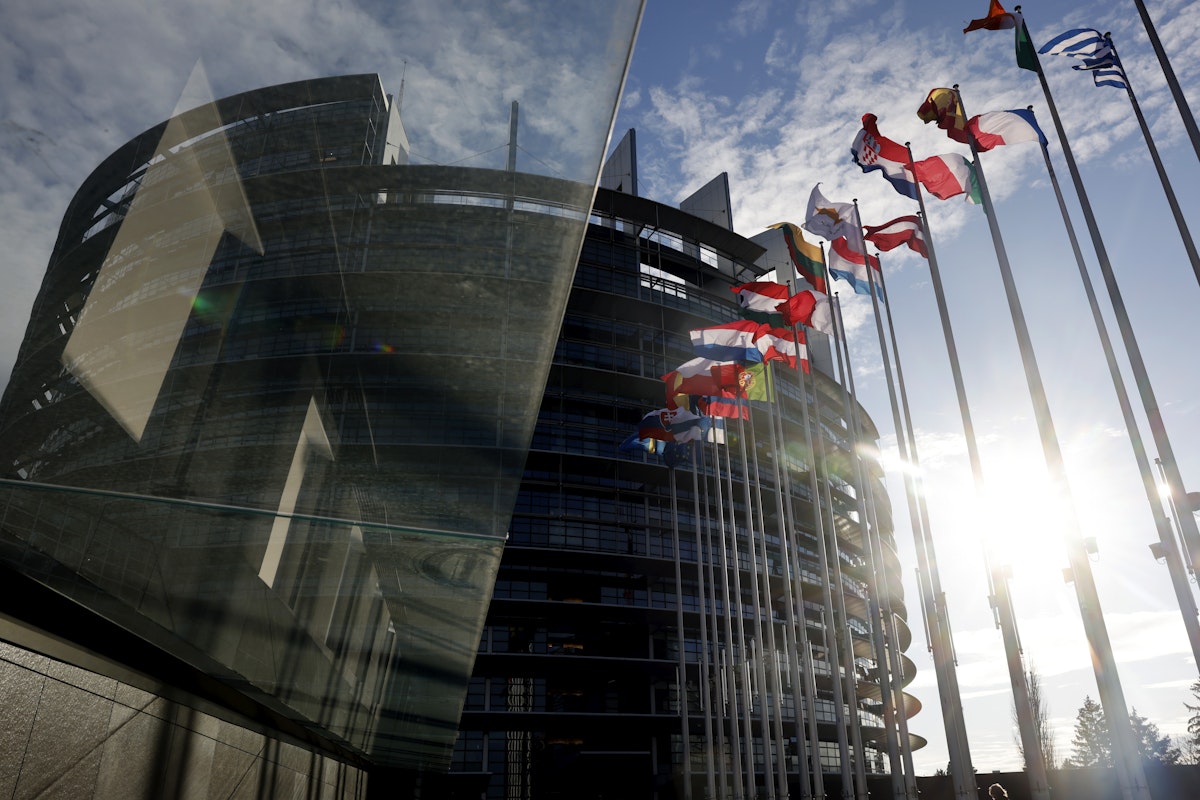 Comisia Europeană avertizează România privind modificările la legea decarbonizării
