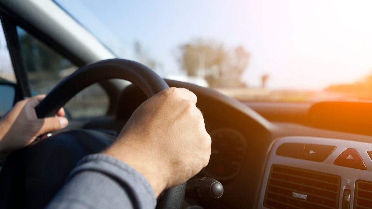 Șofer de 97 de ani prins din nou băut la volan, poliția îi cere să renunțe la condus