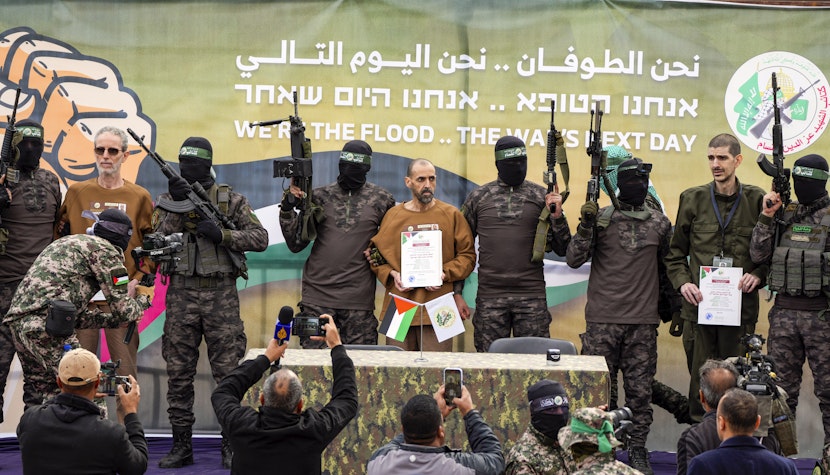 Hamas a mai eliberat trei ostatici israelieni în schimbul a 183 de deținuți palestinieni