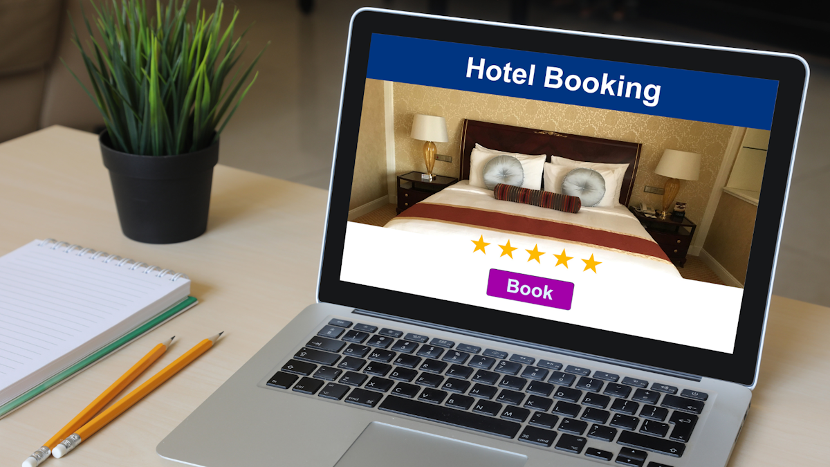 Comisia Europeană investighează Booking.com pentru anunțuri false și lipsă de transparență