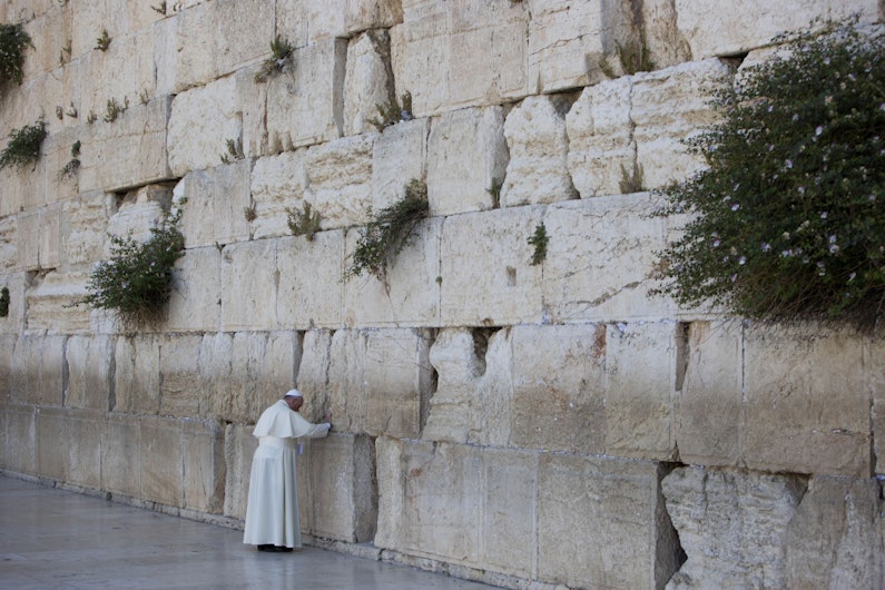 papa francisc la zidul plangerii
