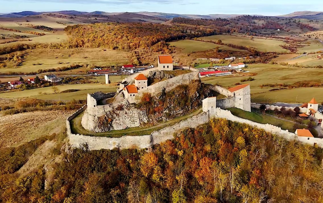 Cetatea Rupea din judetul Brasov toamna vazuta de sus