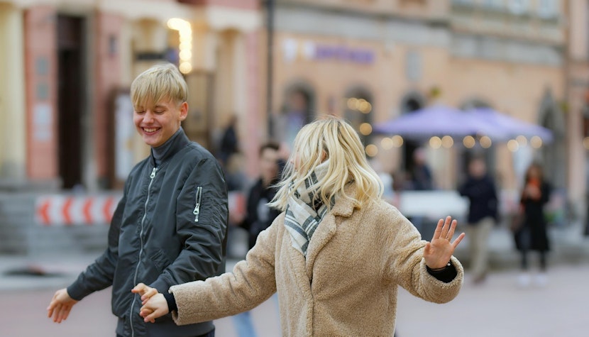 Dacă ai 18 ani și visezi să explorezi Europa fără să cheltuiești o avere