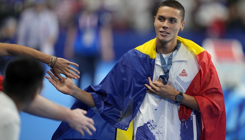 David Popovici David Popovici cu tricolorul pe umeri