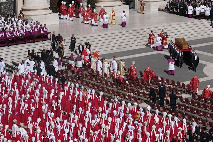 Sicriul Papei Francisc a fost scos din Bazilica Sfântul Petru