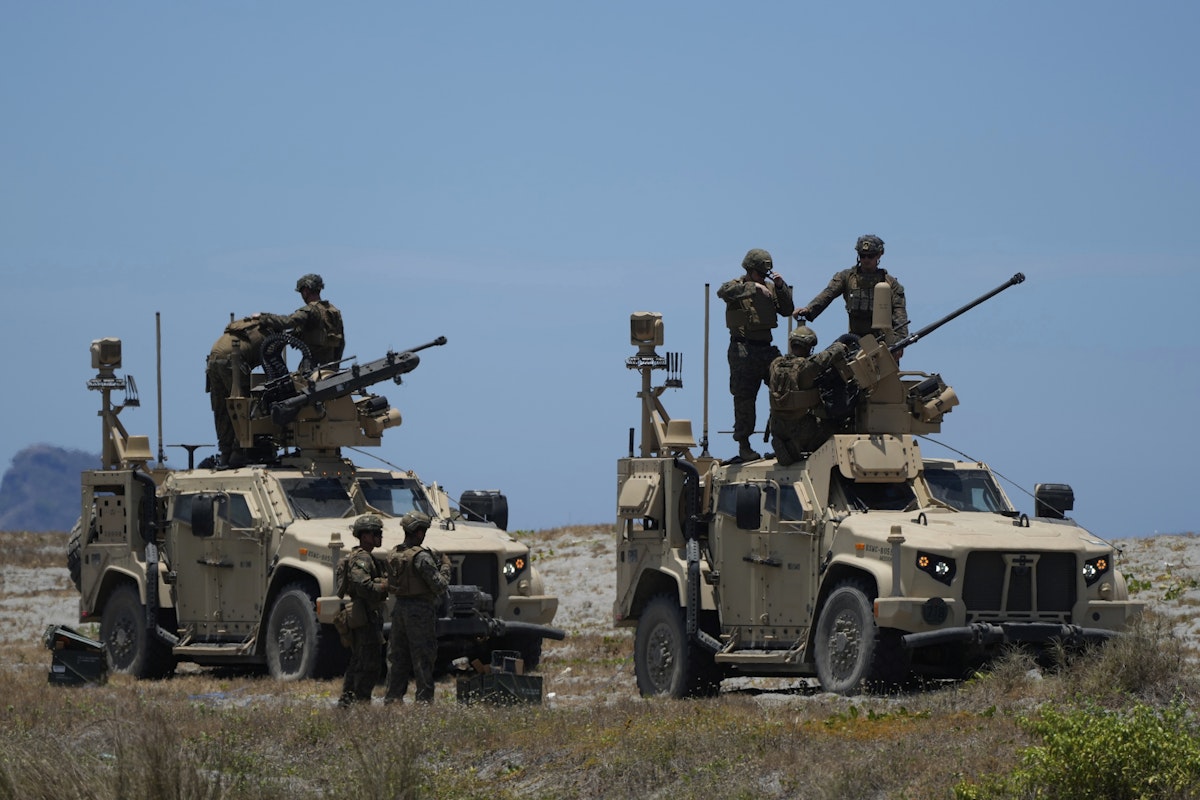 SUA asigură Europa de angajamentul față de NATO, dar își reevaluează prezența militară