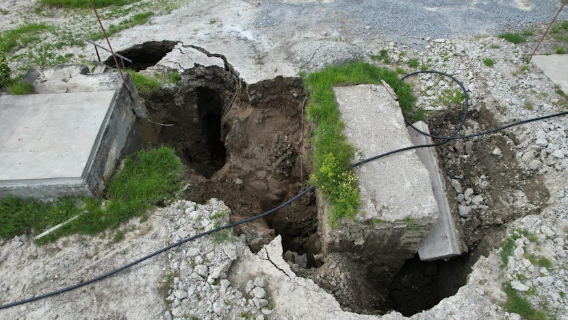 Imagini din dronă cu Salina Praid surpată parțial