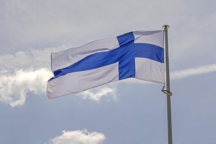 Steagul Finlandei fluturând