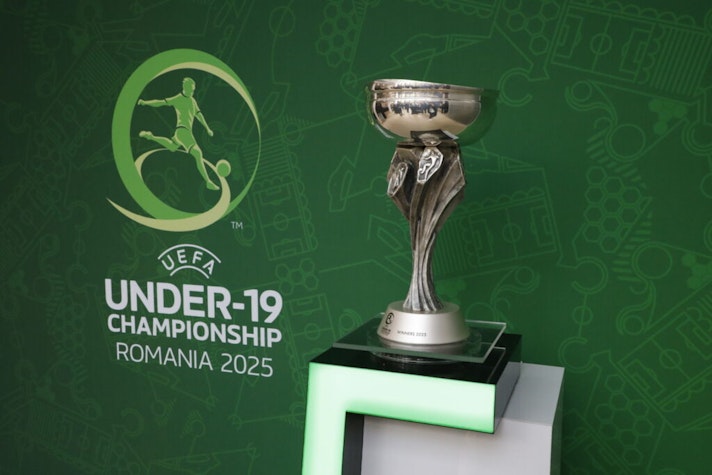 logo și trofeu euro u19