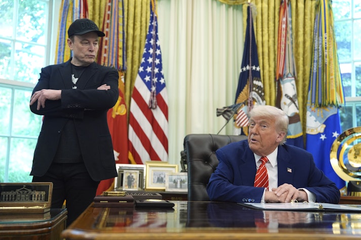 Elon Musk și Donald Trump în Biroul Oval