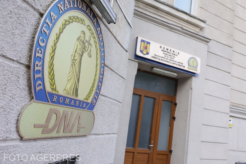 Trei directori de fabrici de armament reținuți de DNA pentru luare de mită
