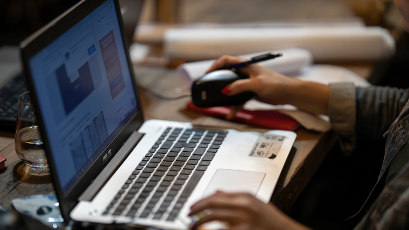 laptop deschis