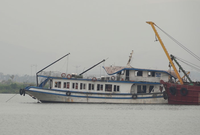 Vapor cu turiști răsturnat în Vietnam