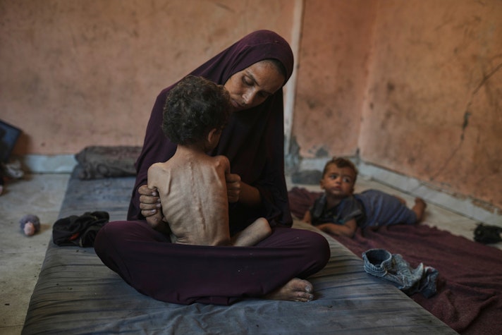Peste 60.000 de copii din Gaza,